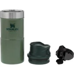 Stanley The Trigger-Action Travel Mug 0.35L Groen 2 Stanley The Trigger-Action Travel Mug 0.35L Groen -Kampeerwereld Winkel 73126 stanley the trigger action travel mug 035l hammertone green