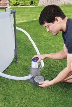 Bestway Cartridge Filterpomp 1.2 M3/uur 3 Bestway Cartridge Filterpomp 1.2 M3/uur -Kampeerwereld Winkel 73968 bestway cartridge filterpomp 12 m3 uur